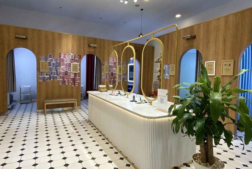 Chụp photobooth cùng bạn bè chụp ảnh vui nhộn của giới trẻ